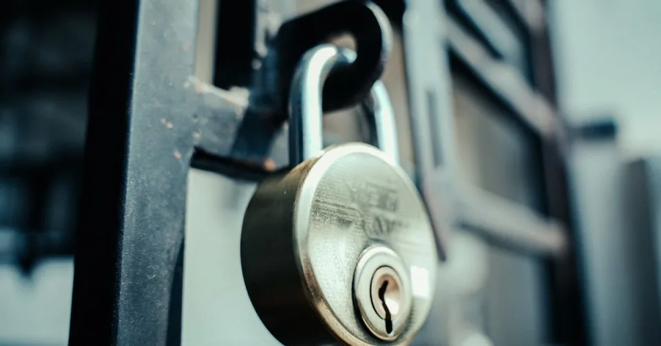 Illustration d'un cadenas numérique symbolisant la sécurité des modèles d'IA