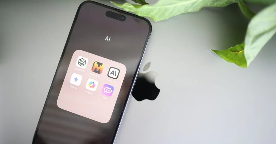Smartphone affichant des données de santé connectées à une intelligence artificielle
