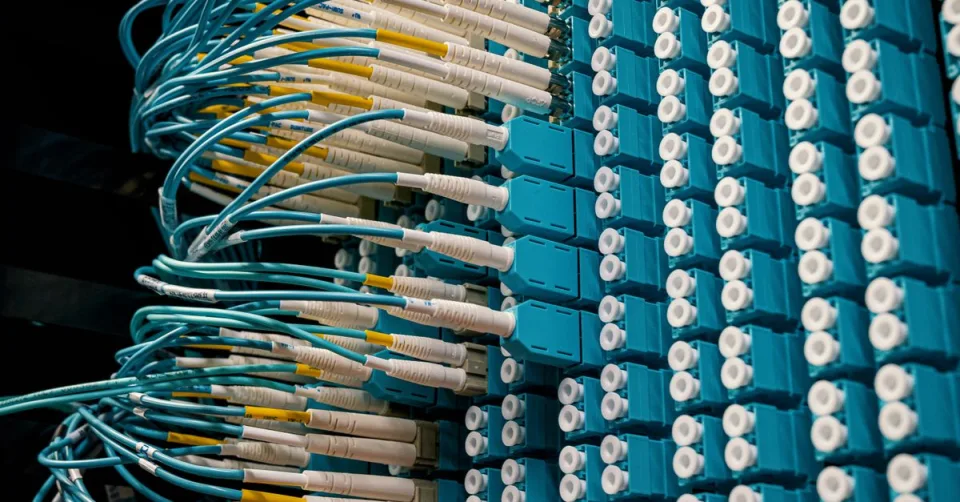 Illustration d'un protocole de connexion entre intelligence artificielle et outils numériques