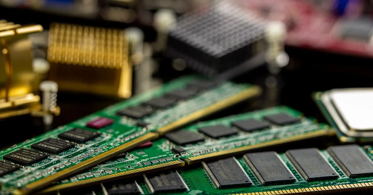 Micron investit dans Anthropic et co-conçoit la mémoire IA de demain