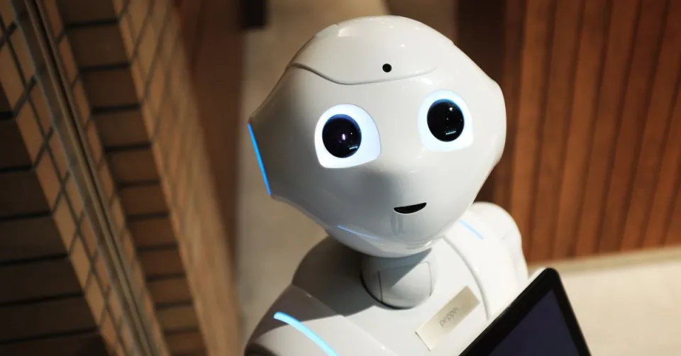 Rangées de serveurs GPU dans un centre de données dédié à la physical AI