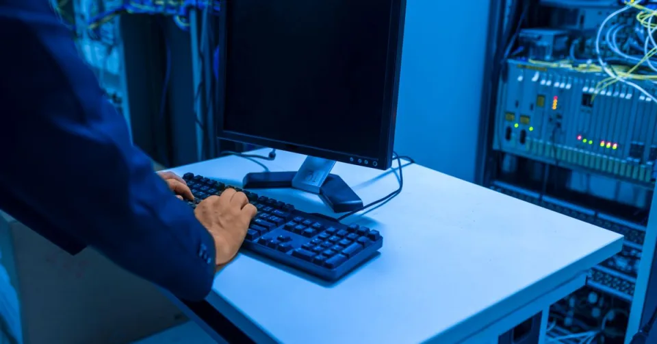 Puce CPU NVIDIA Vera installée dans un serveur de datacenter