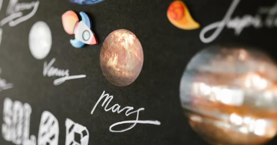 Illustration symbolisant les trois modèles GPT-5.6 nommés Sol, Terra et Luna