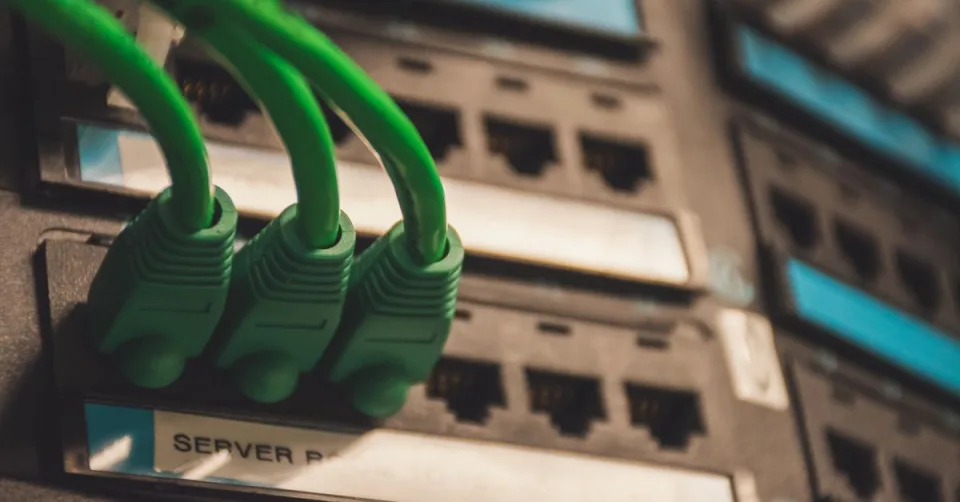 Puces personnalisées Amazon dans un datacenter, alternative à NVIDIA