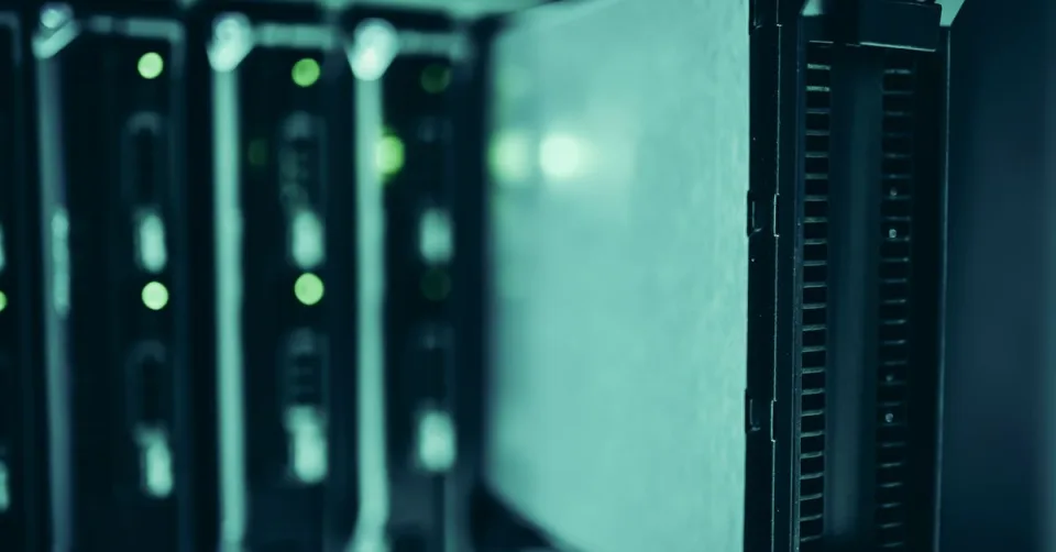Rangées de serveurs dans un datacenter d'intelligence artificielle
